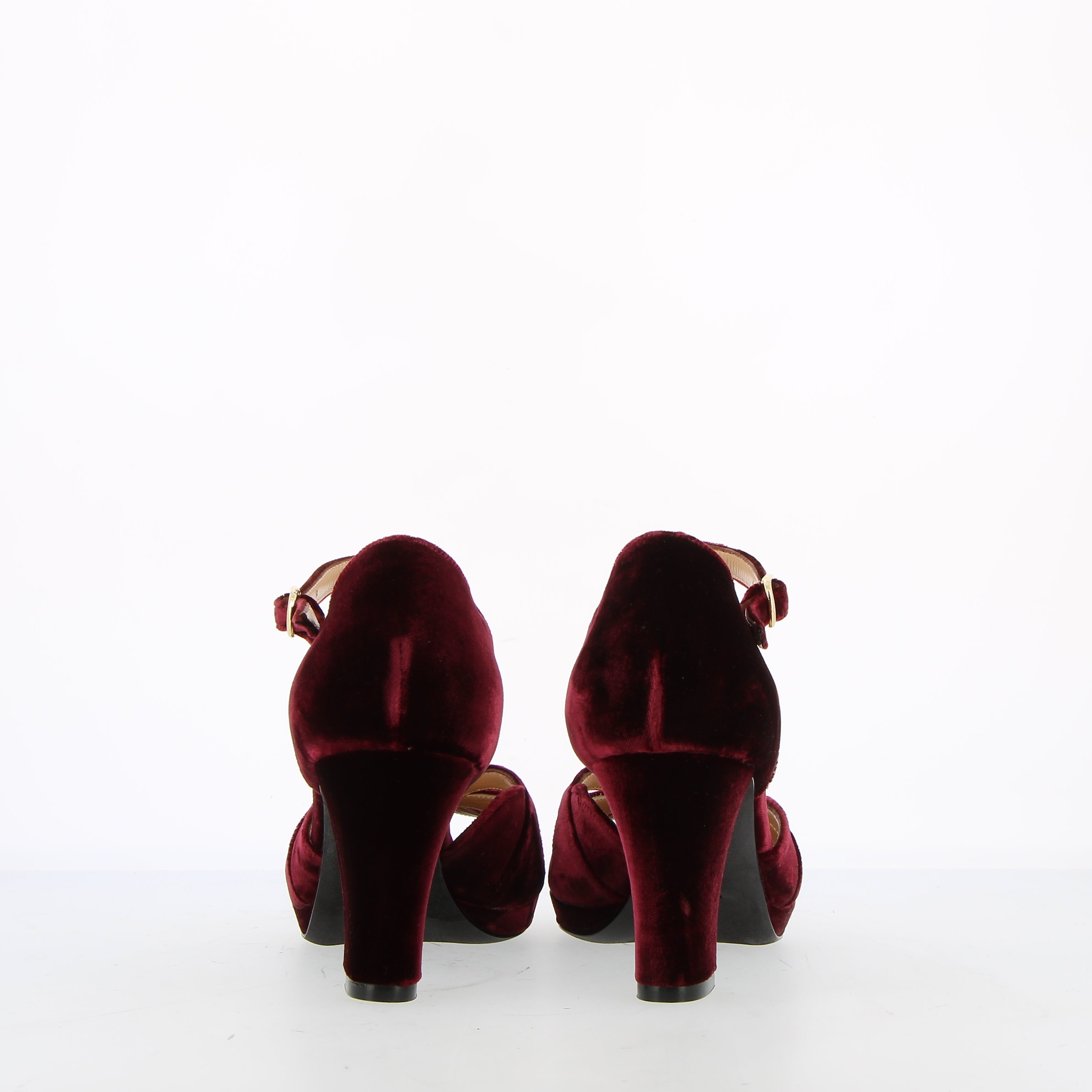 Burgundy velvet sandal with small platform