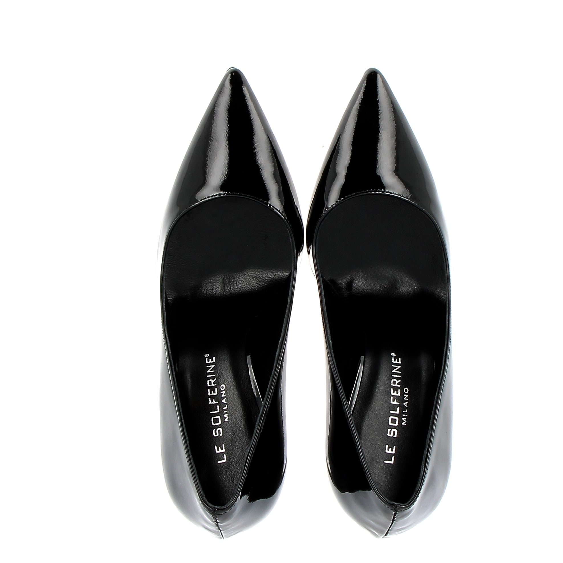 Decollete in high black patent leather