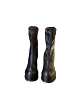 Stivaletto nero con plateau