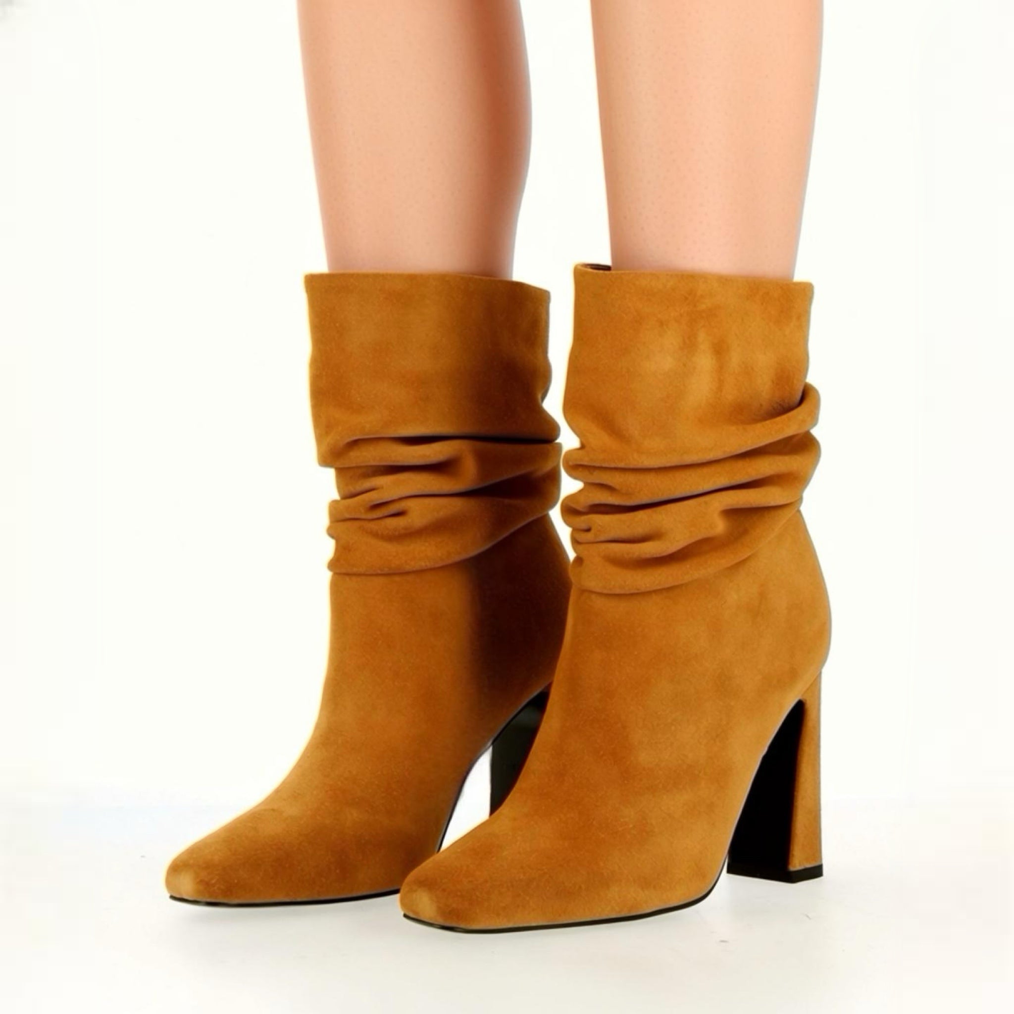 Stivaletto scamosciato caramello