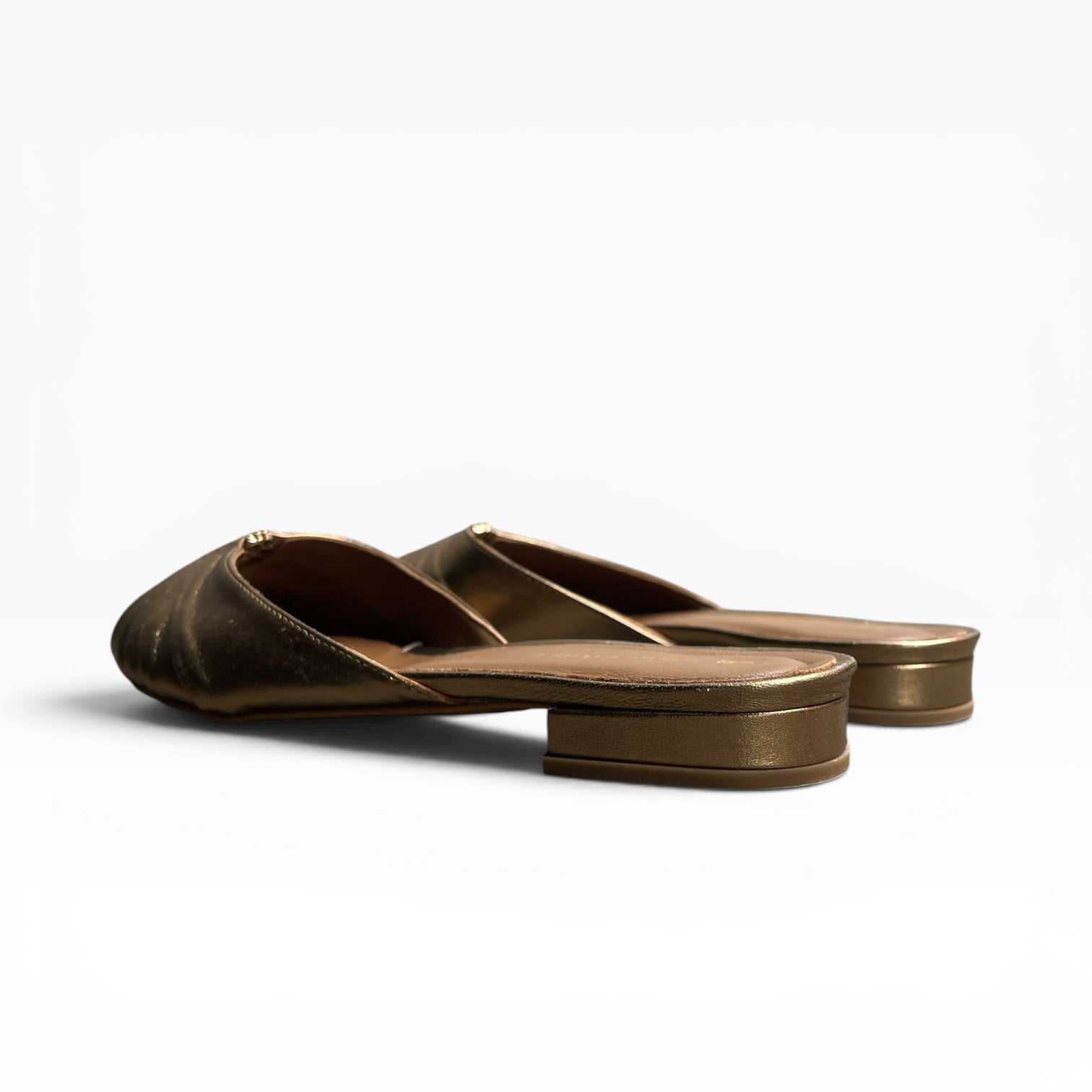 Mule a punta con tacco basso in pelle bronzo