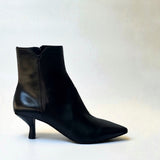 Stivaletto a punta in nappa da guanto supersoft nera