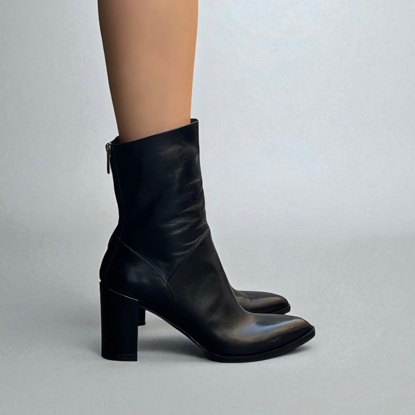 Stivaletto 3/4 in pelle nera