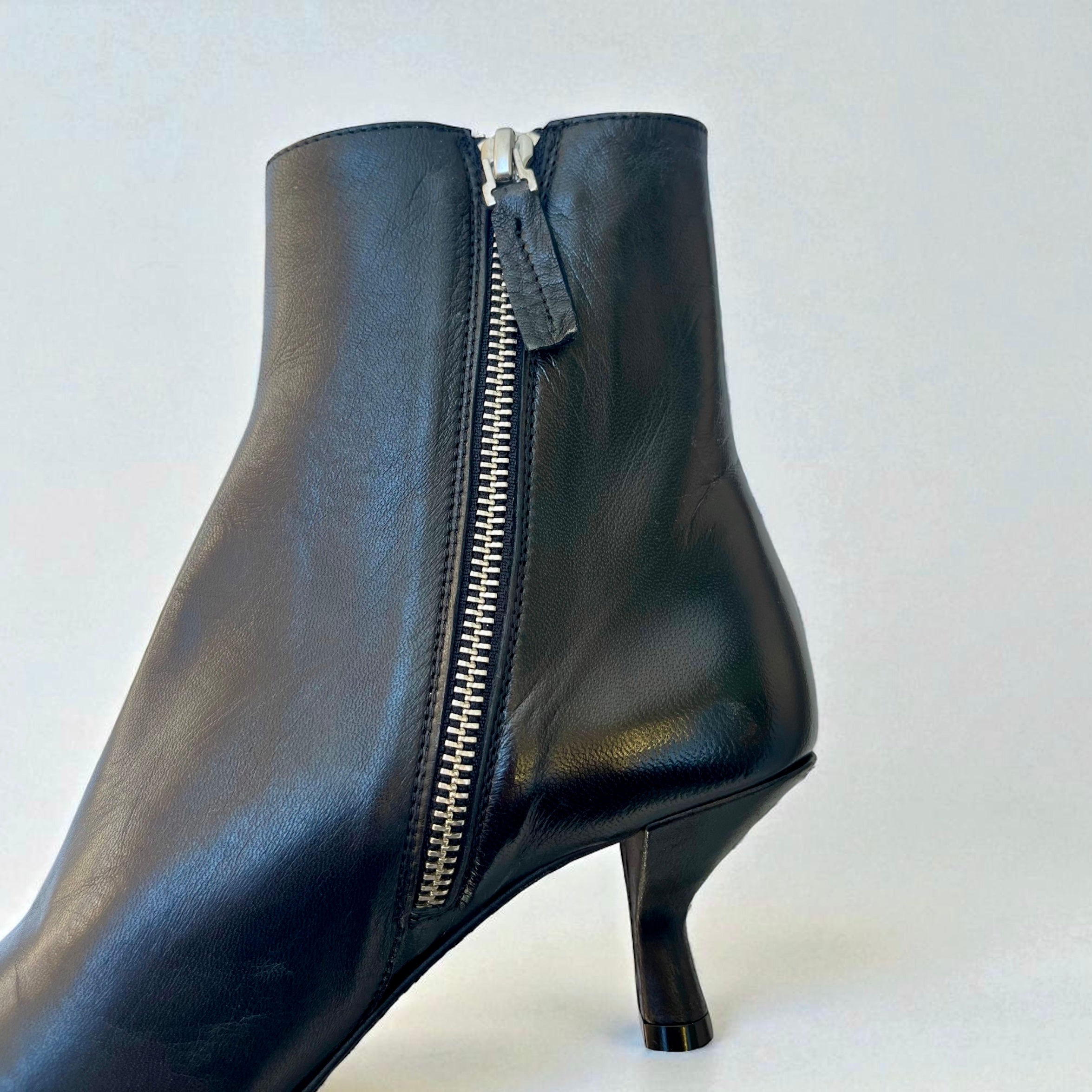 Stivaletto a punta in nappa da guanto supersoft nera