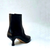 Stivaletto a punta in nappa da guanto supersoft nera