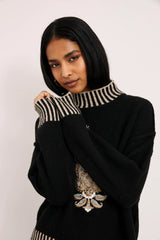 Maglione nero con motivo paisley ricamato