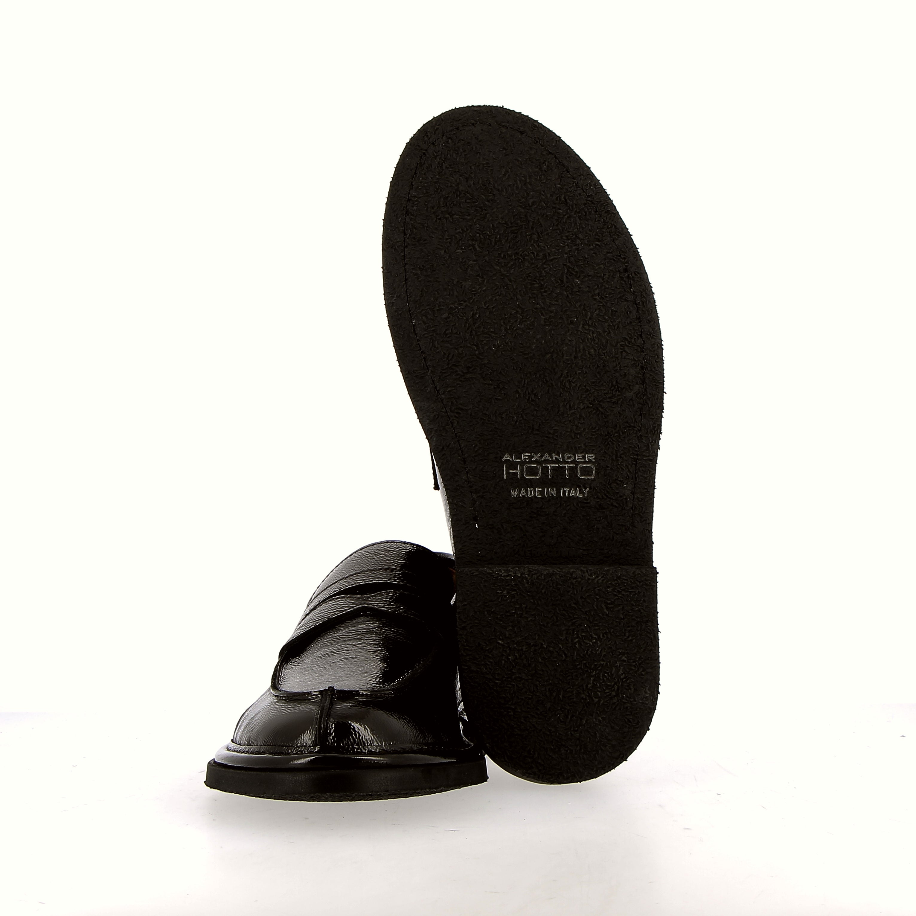 Dark chocolate-colored moccasin in supersoft nappa leather.