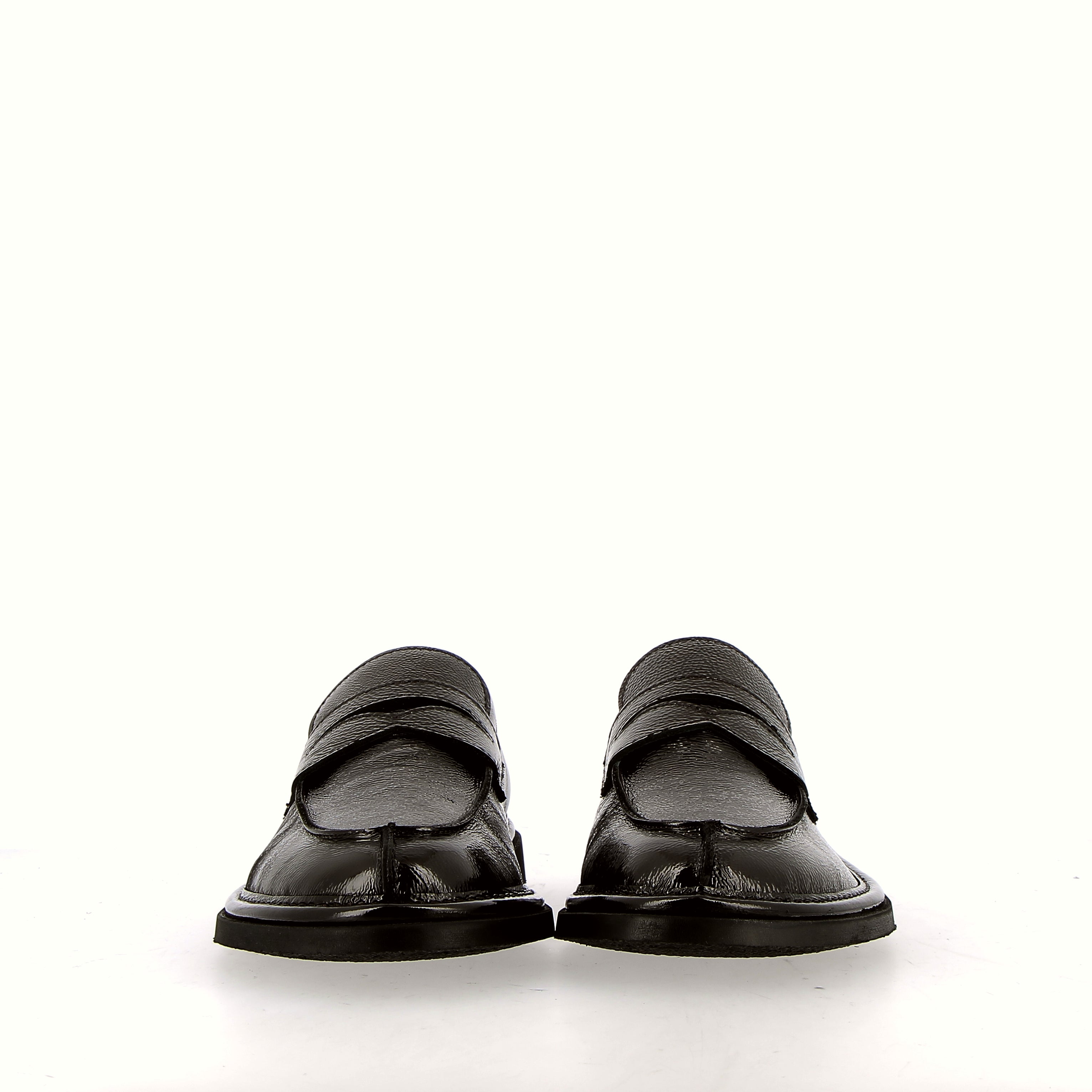 Dark chocolate-colored moccasin in supersoft nappa leather.