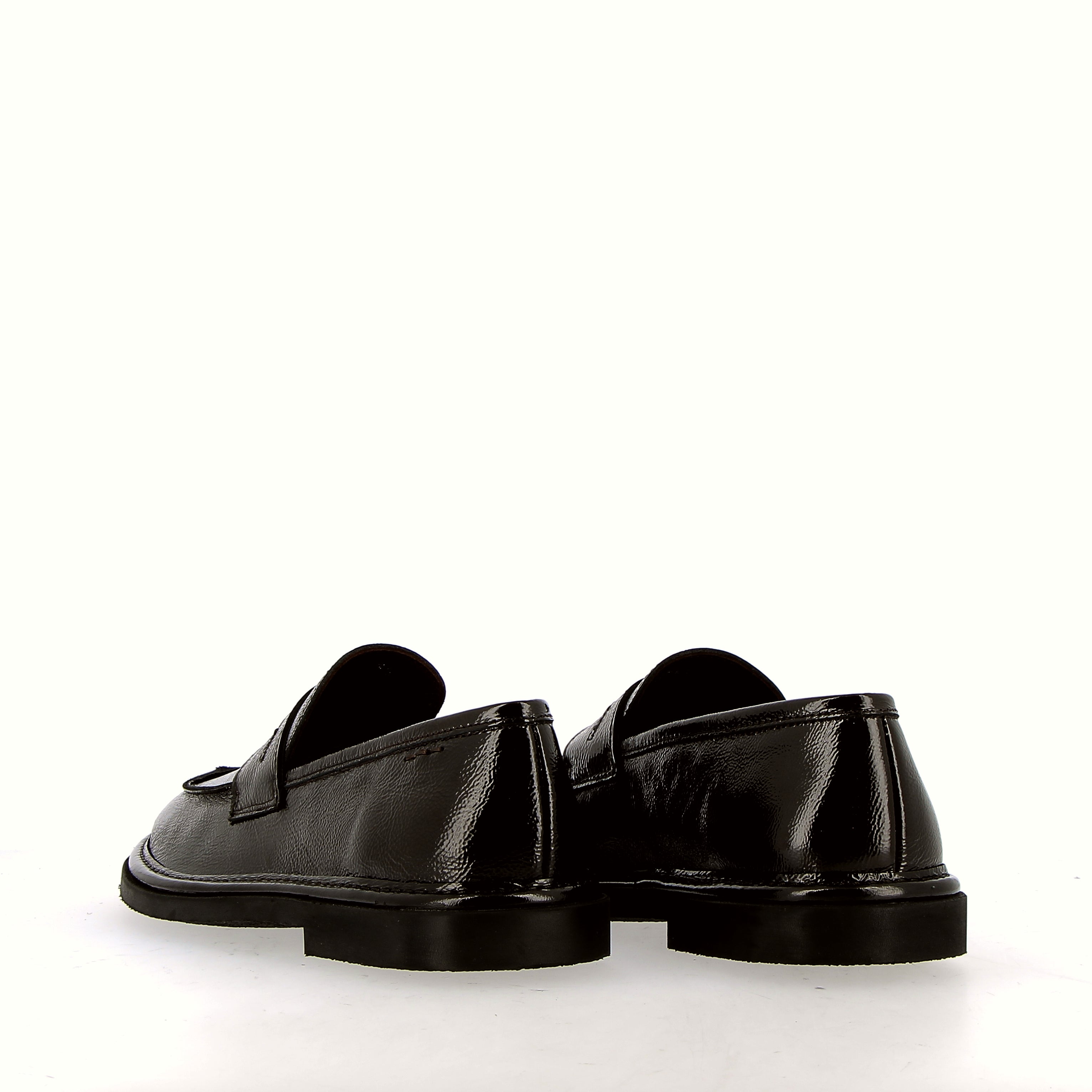 Dark chocolate-colored moccasin in supersoft nappa leather.