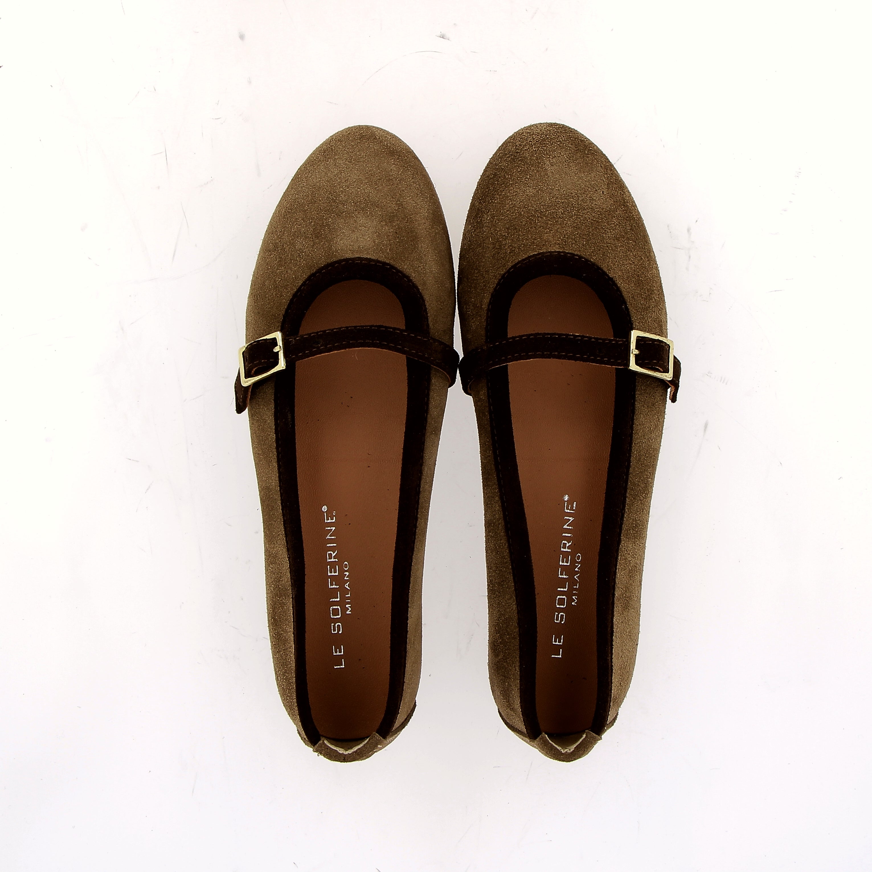 Ballerina scamosciata color visone profilo testa moro