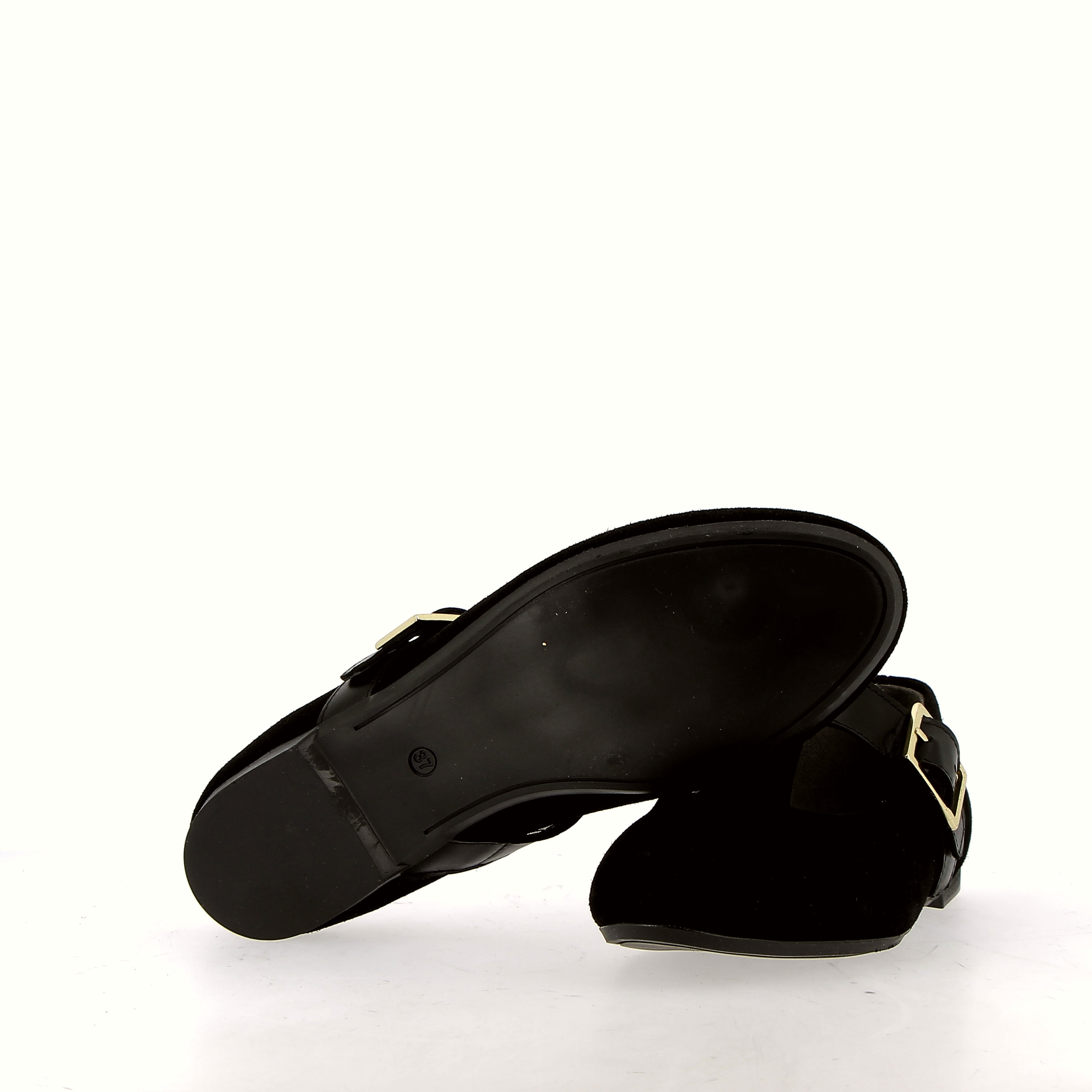 Black suede ballerina with strap