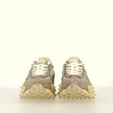 Sneaker grigio beige in camoscio e nylon con suola light
