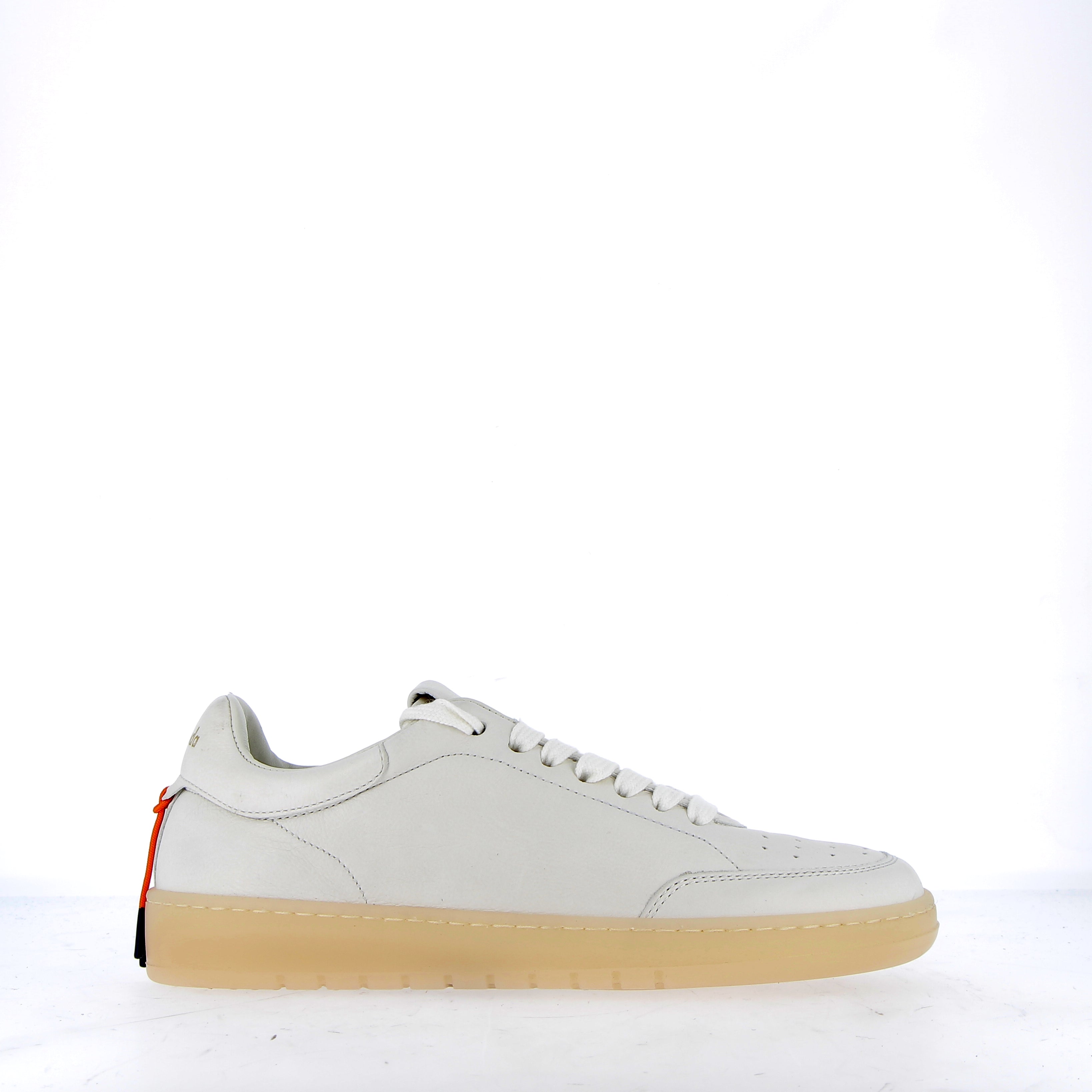 Sneaker in soft white leather