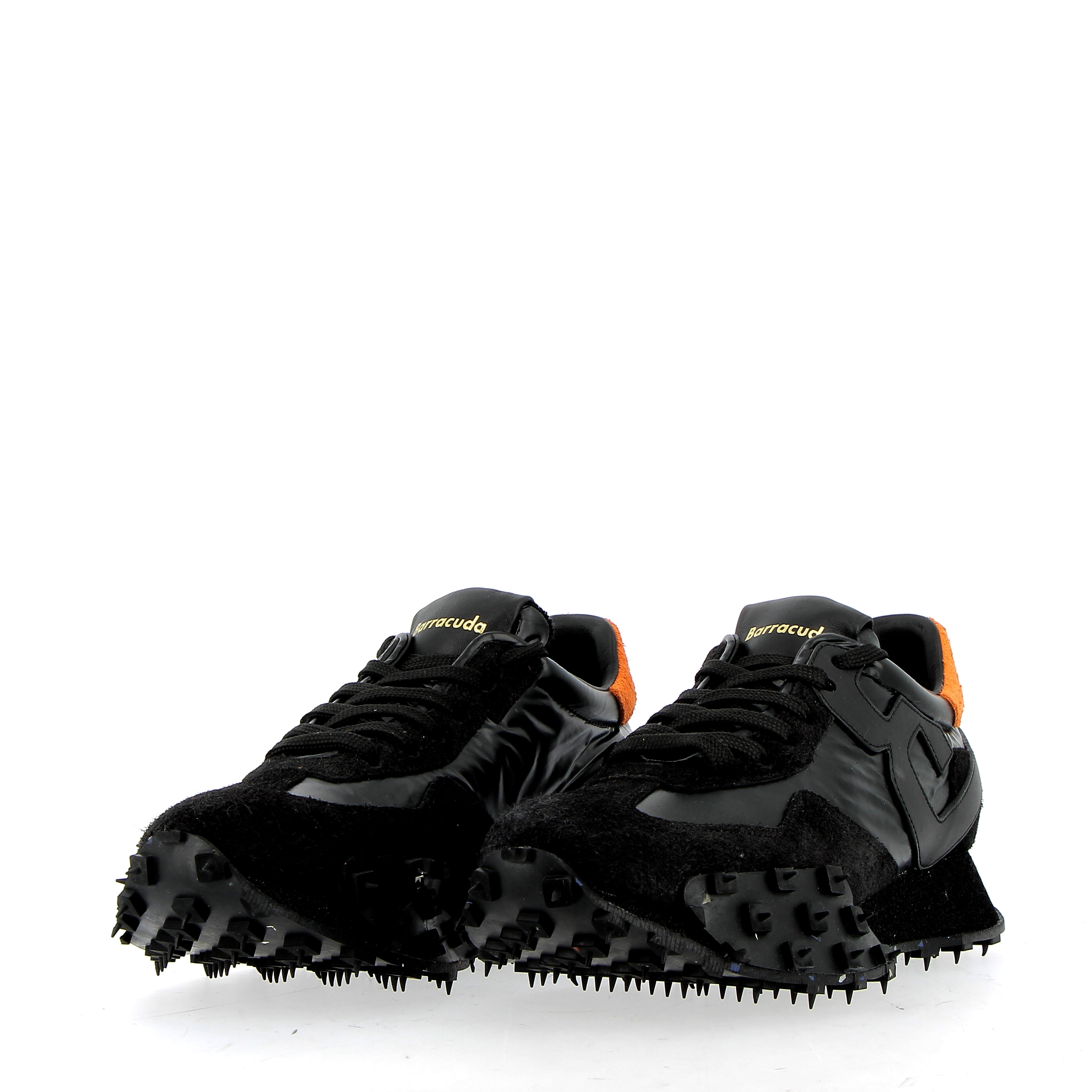 Sneaker in morbida nappa nera suola light