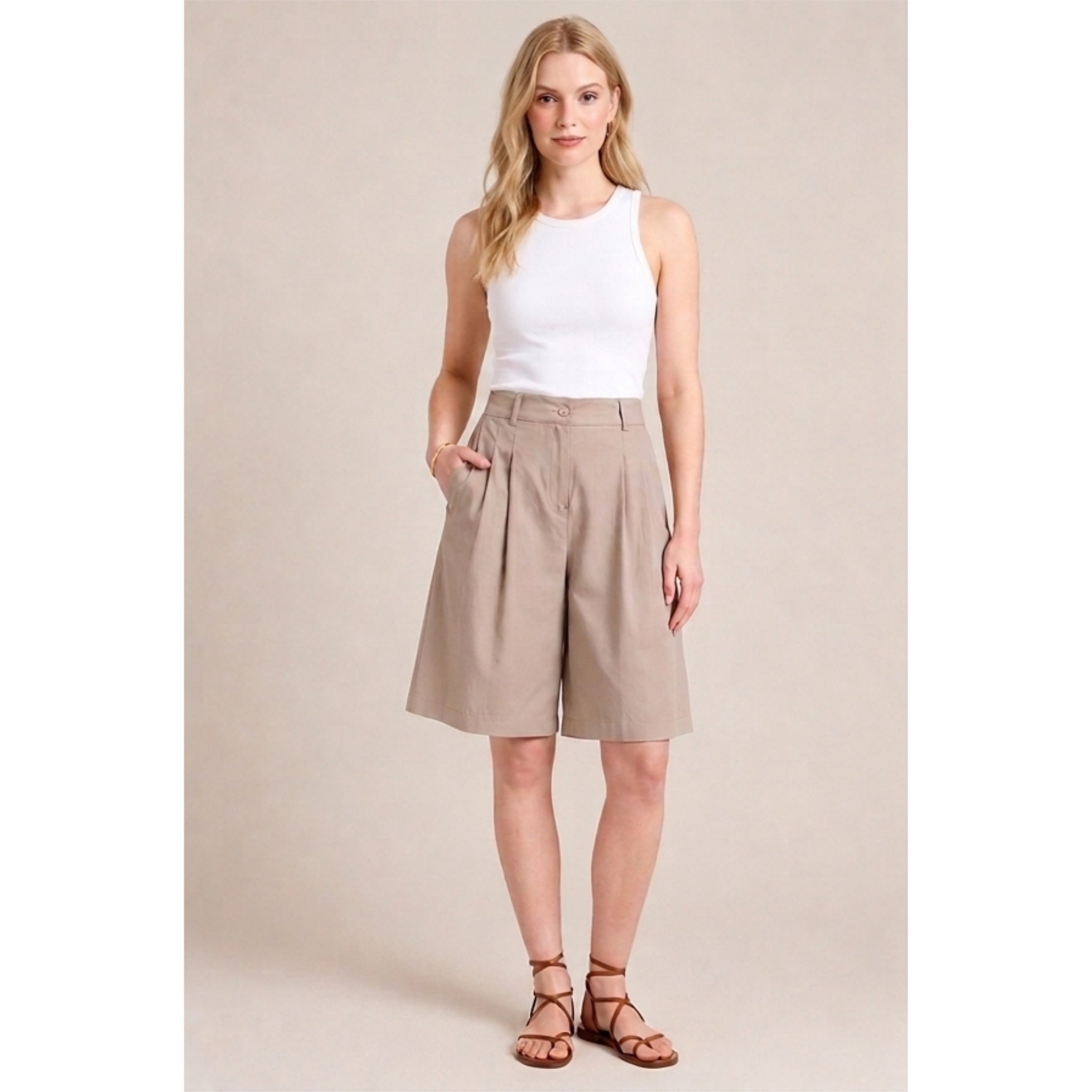 Tailored beige Bermuda shorts