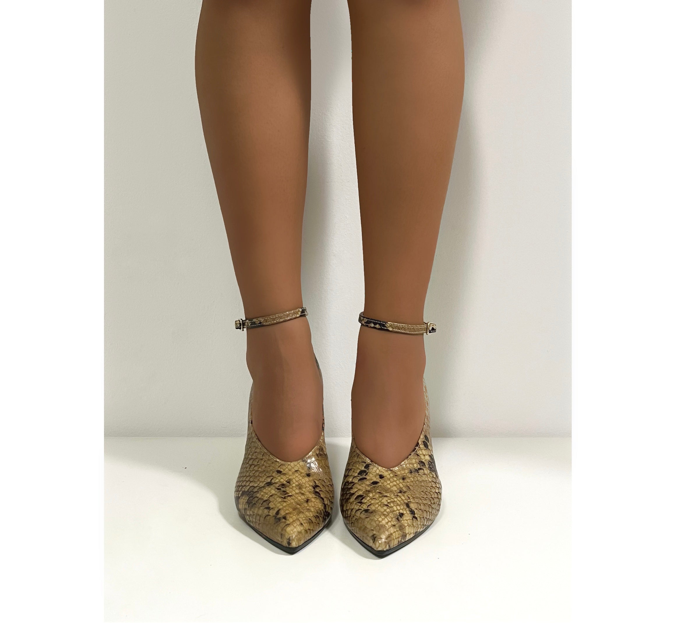 Heeled décolleté with snake-finish leather strap