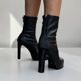 Stivaletto nero con plateau