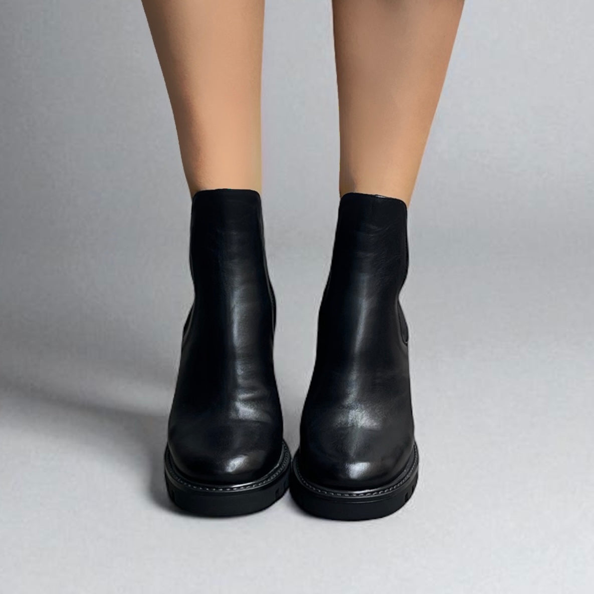 Chelsea boot in pelle nera con tacco