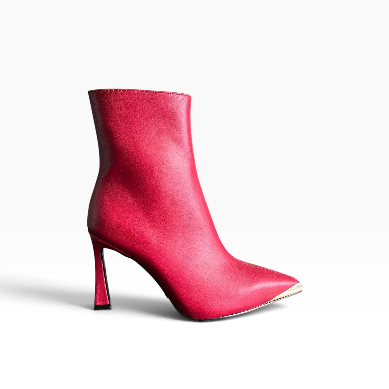 Stivaletto rosso con puntale oro