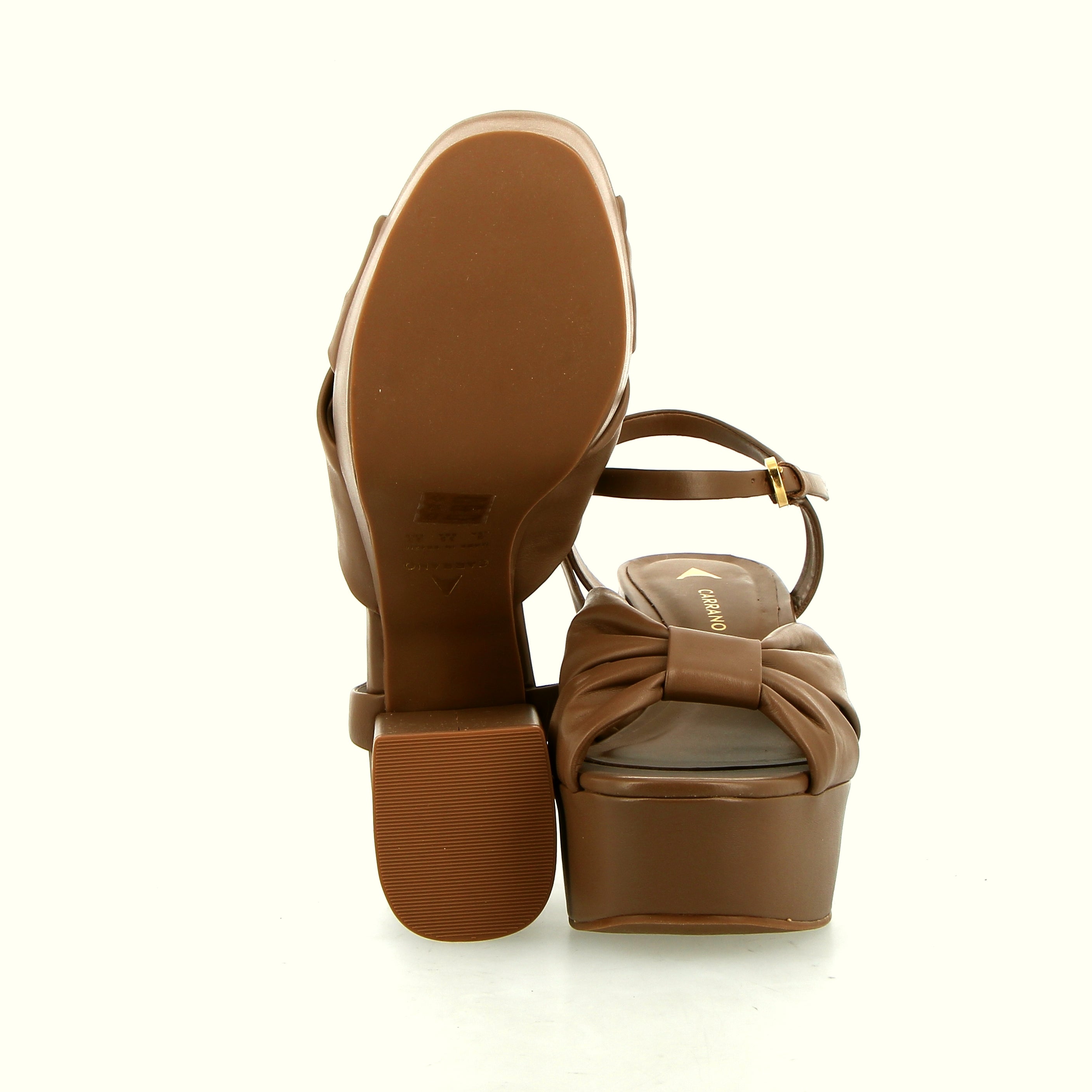 Sandalo in pelle moca con plateau