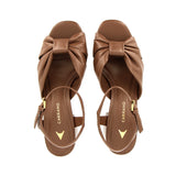 Sandalo in pelle moca con plateau