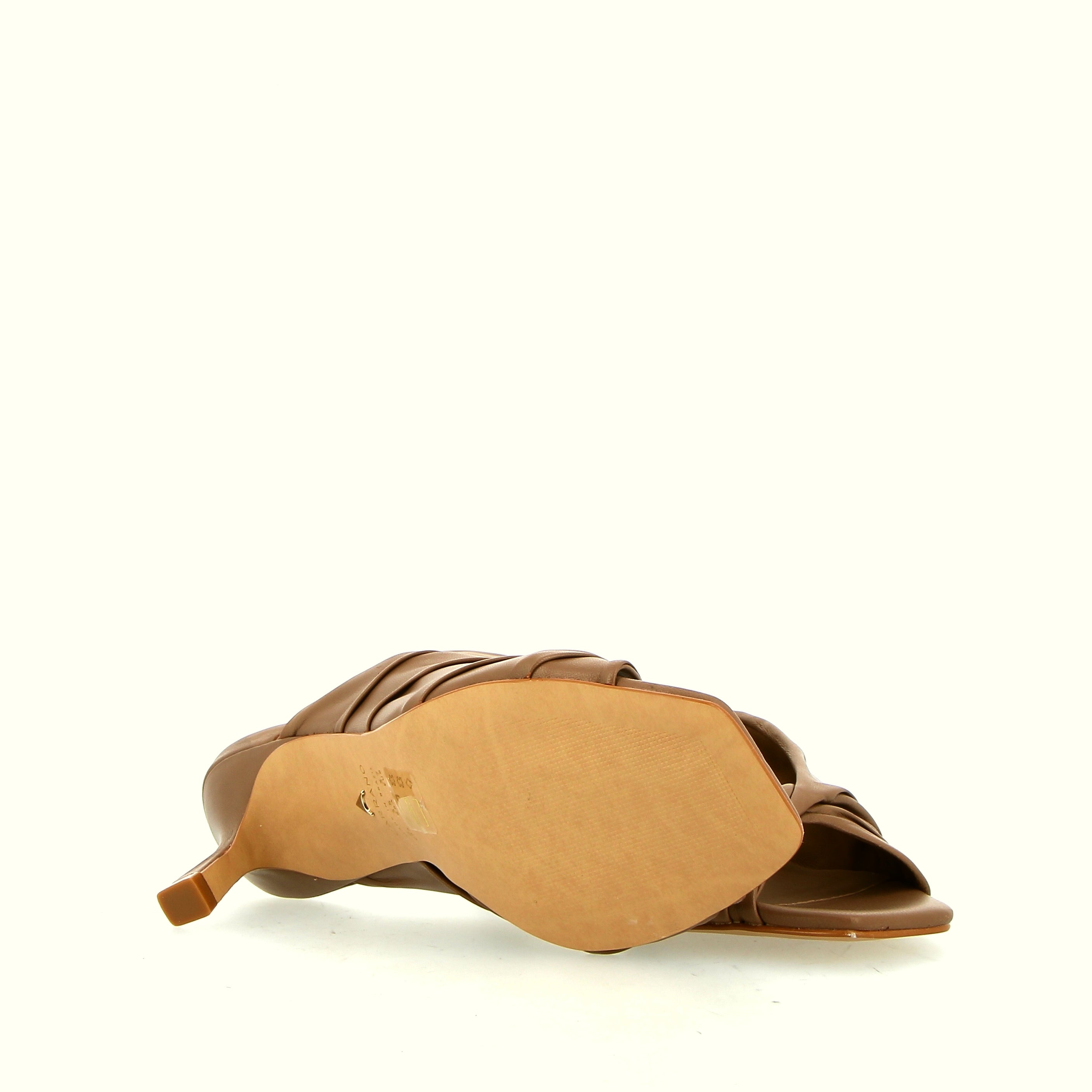 Sandalo ciabattina in pelle moca