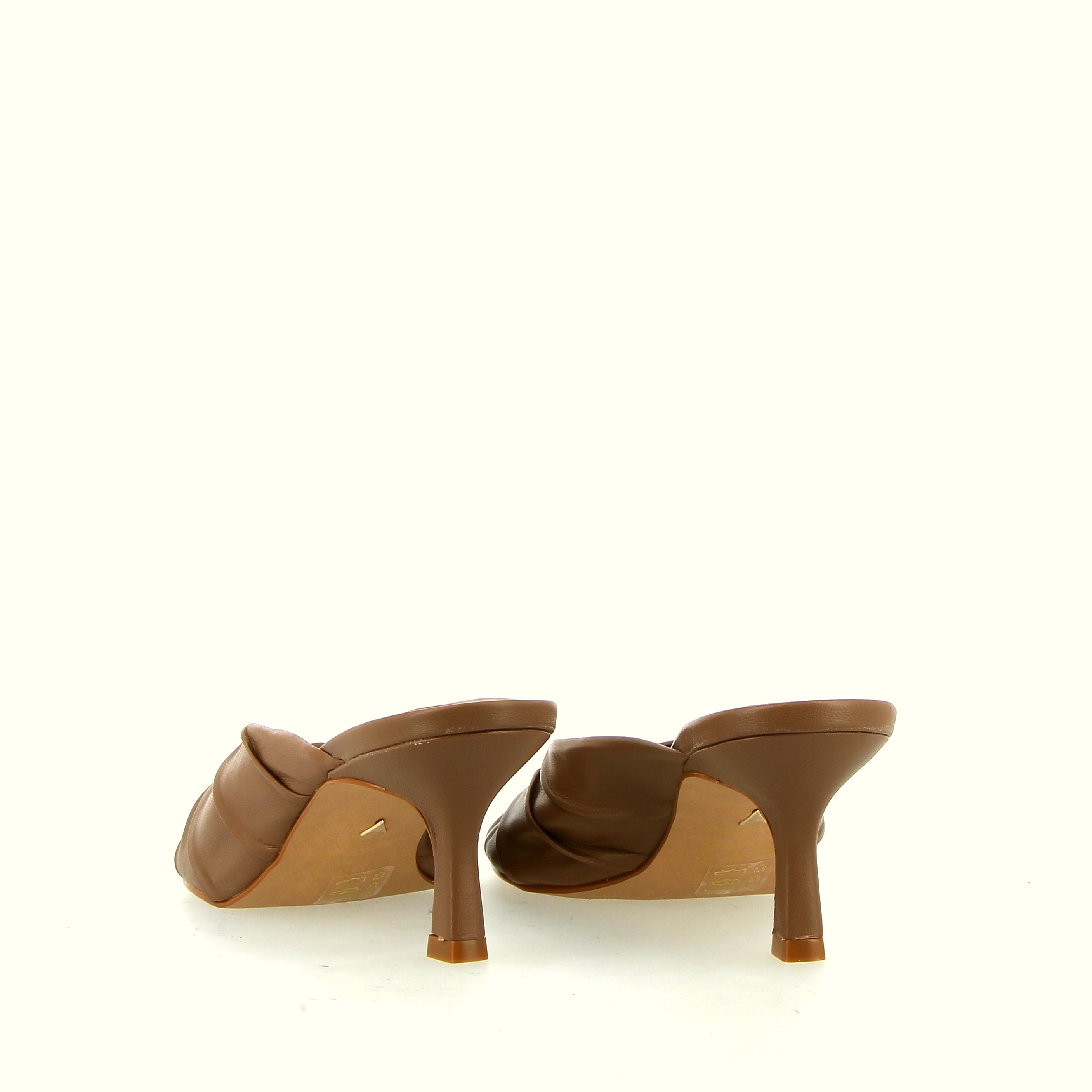 Sandalo ciabattina in pelle moca