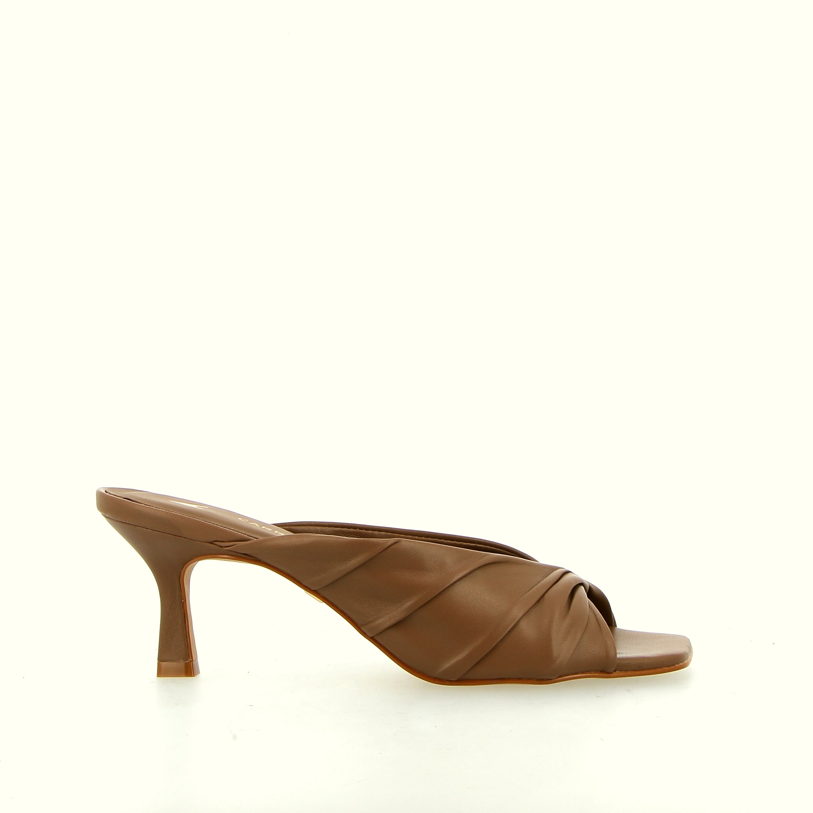 Sandalo ciabattina in pelle moca