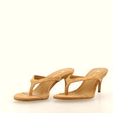 Sandalo infradito in camoscio cuoio su tacco