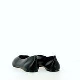 Ballerina nera in pelle a punta
