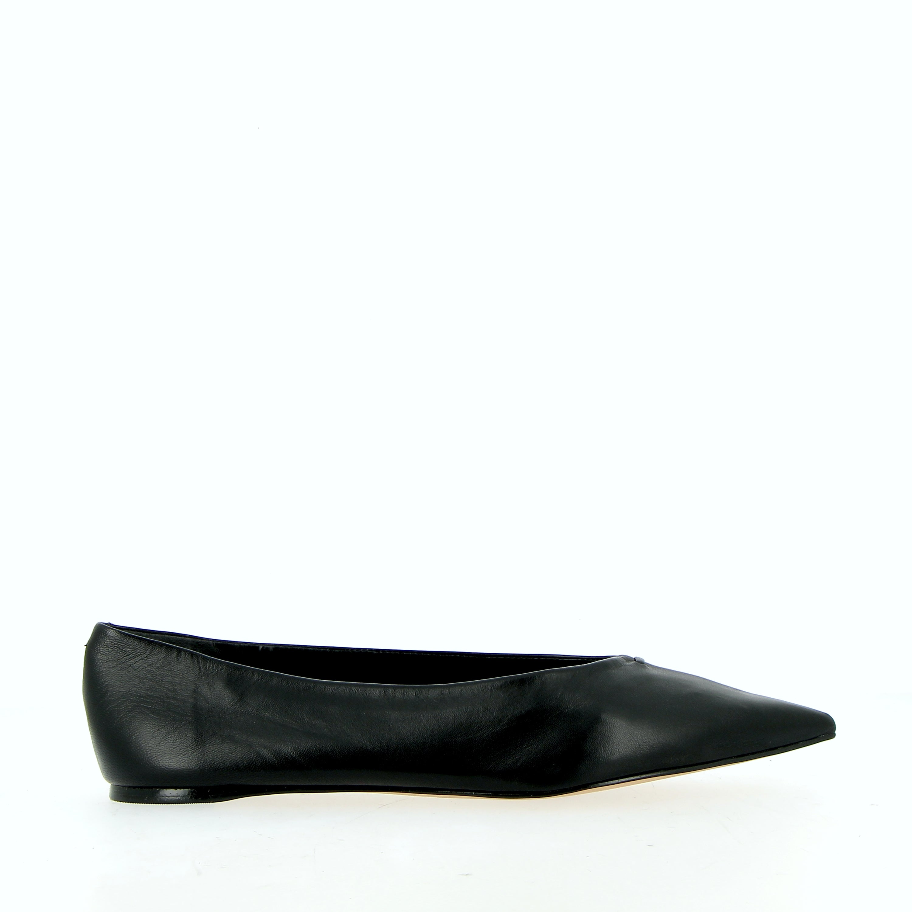 Ballerina nera in pelle a punta