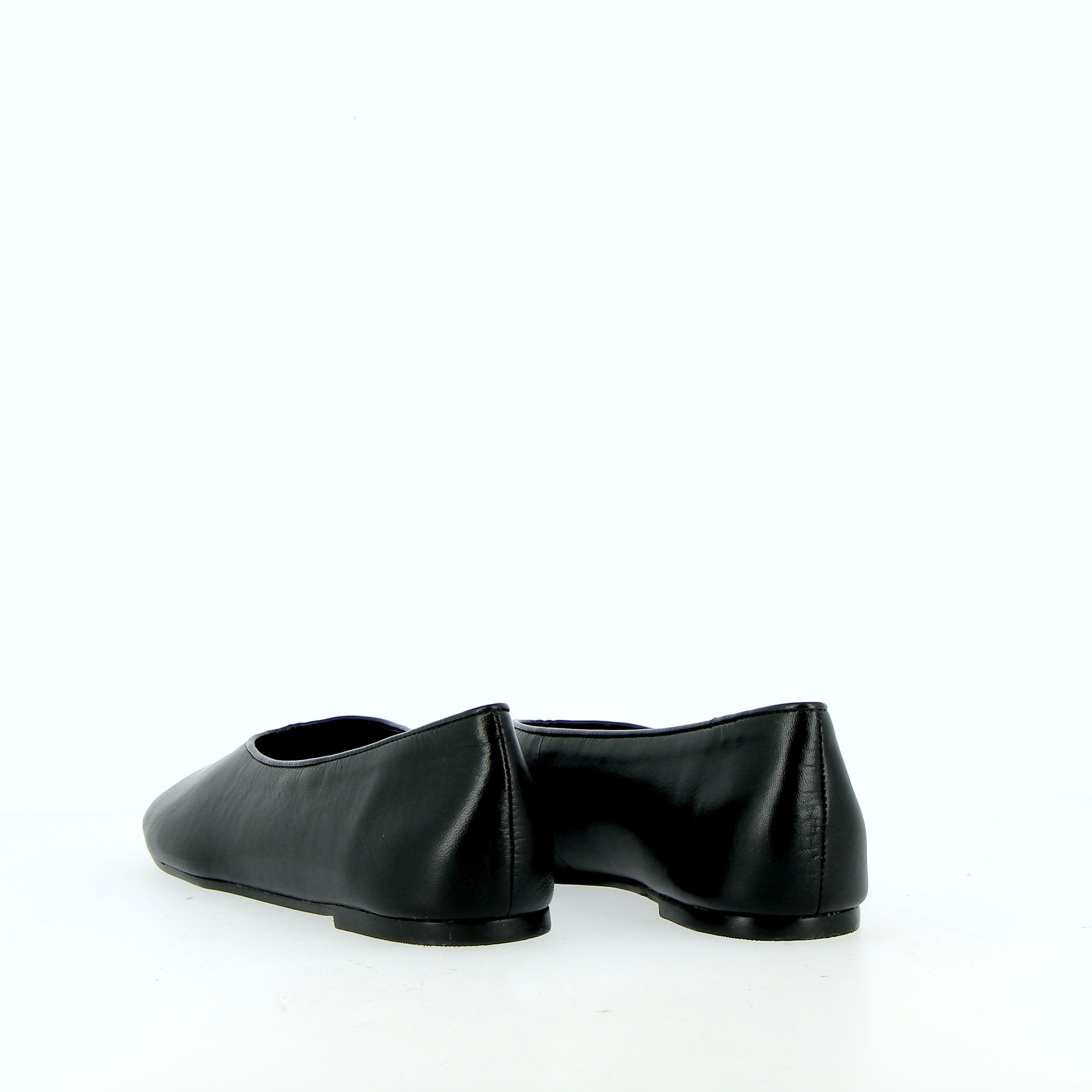 Ballerina nera in pelle forma a piede