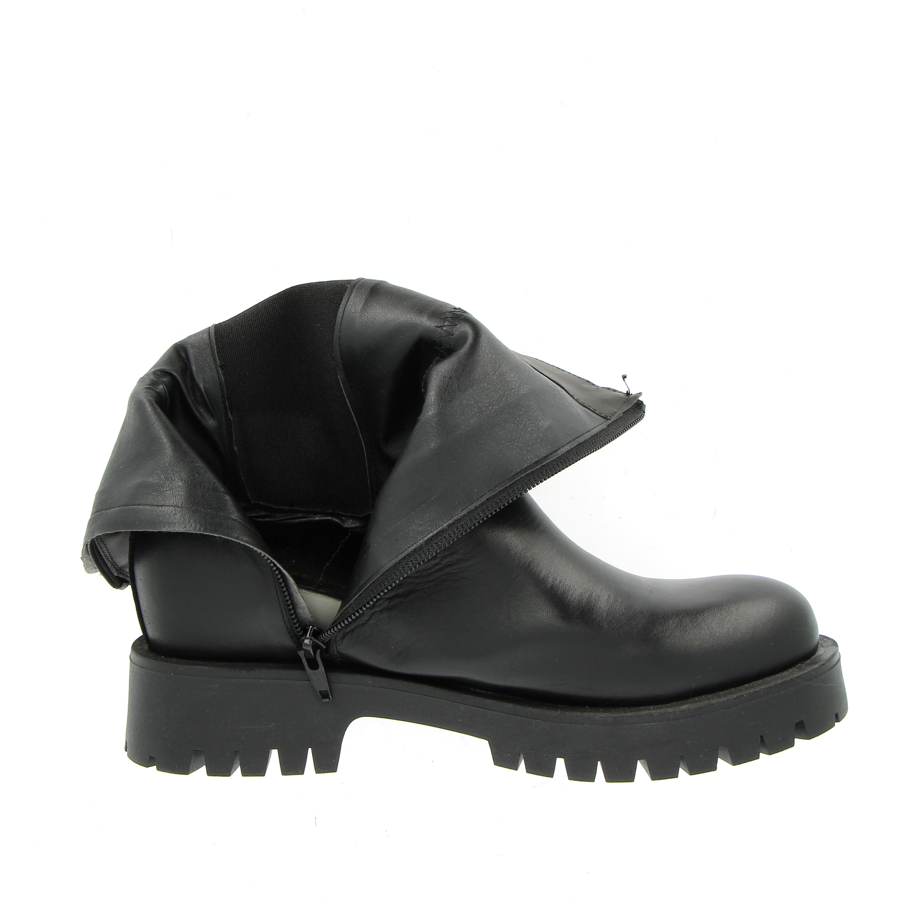 Black leather Chelsea boot with internal wedge