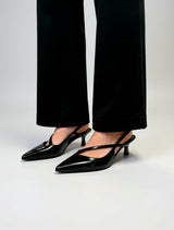 Décolleté in verlux nera, tacco 6 cm, cinturino sbieco