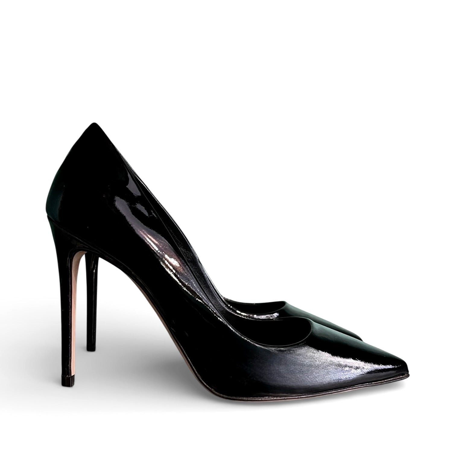 Décolleté a punta in pelle nera lucida tacco 10