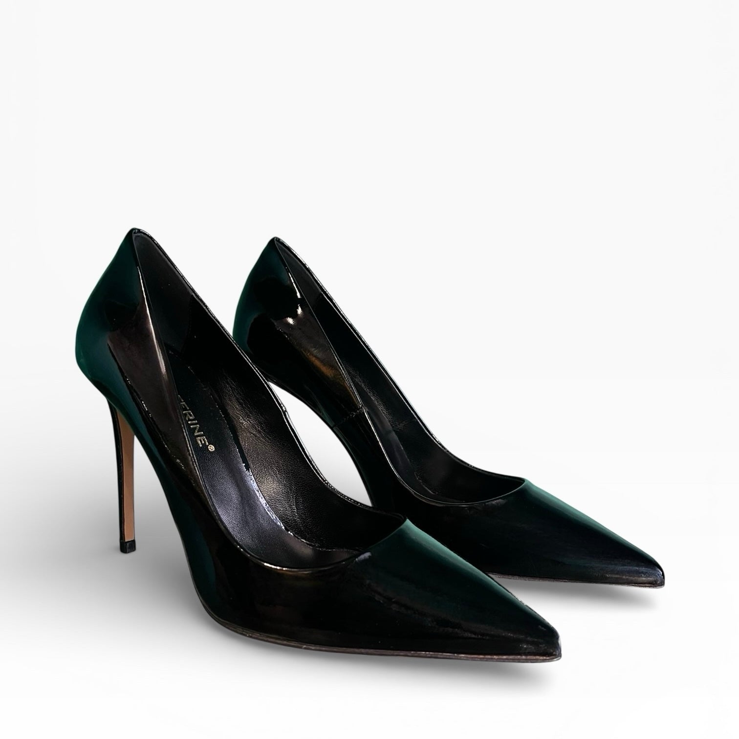 Décolleté a punta in pelle nera lucida tacco 10