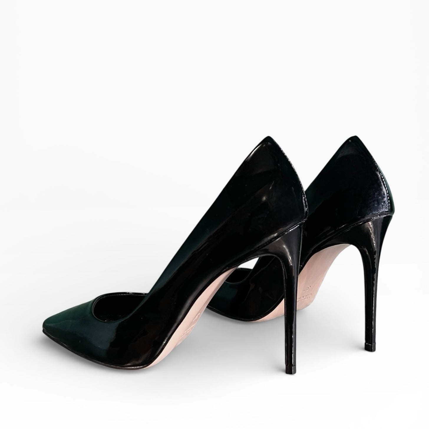 Décolleté a punta in pelle nera lucida tacco 10