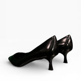 Décolleté a punta in pelle nera lucida tacco medio