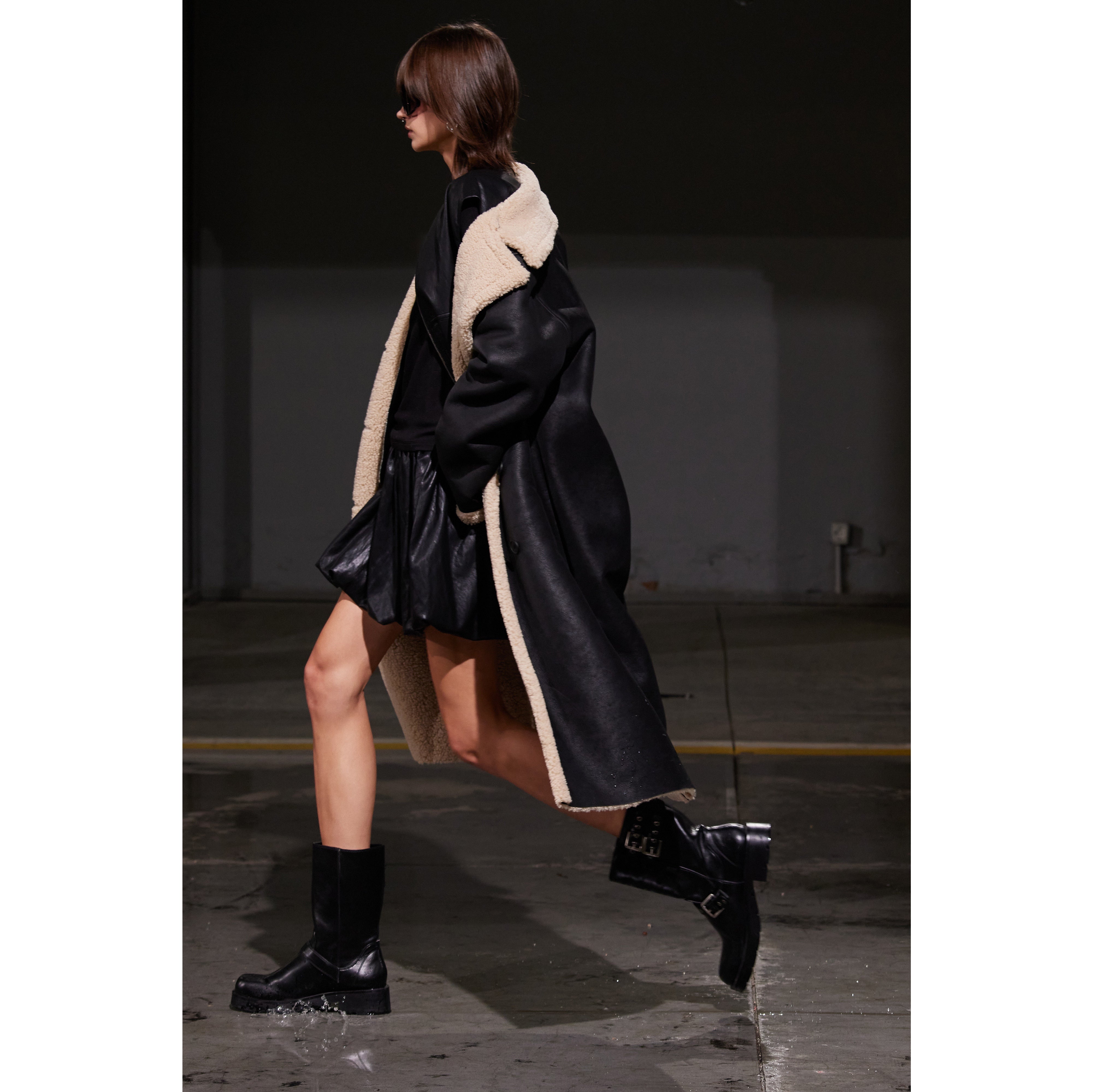 Cappotto lungo in eco shearling nero