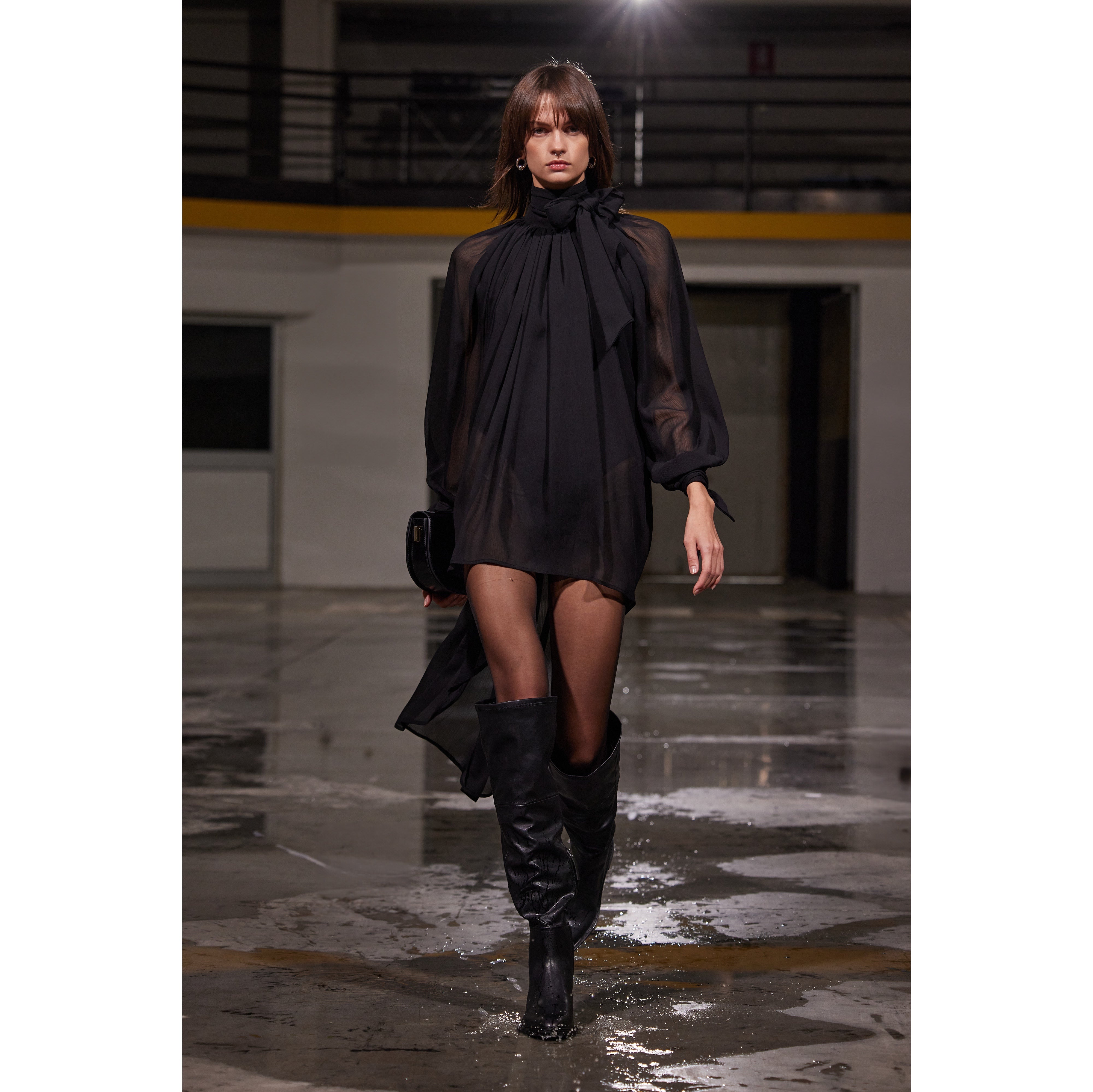 Abito asimmetrico nero