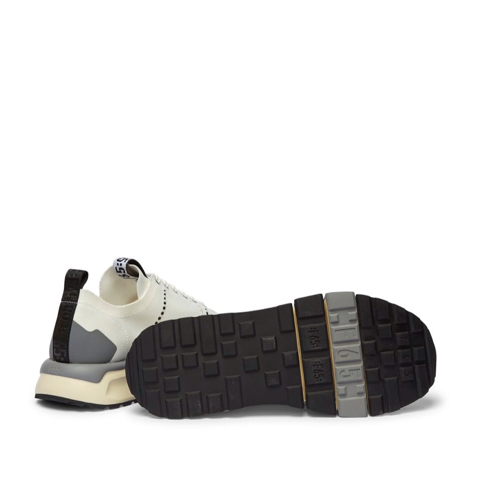 Sneaker bianca con suola super light