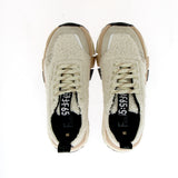 Sneaker in pelo bianco con suola superflex