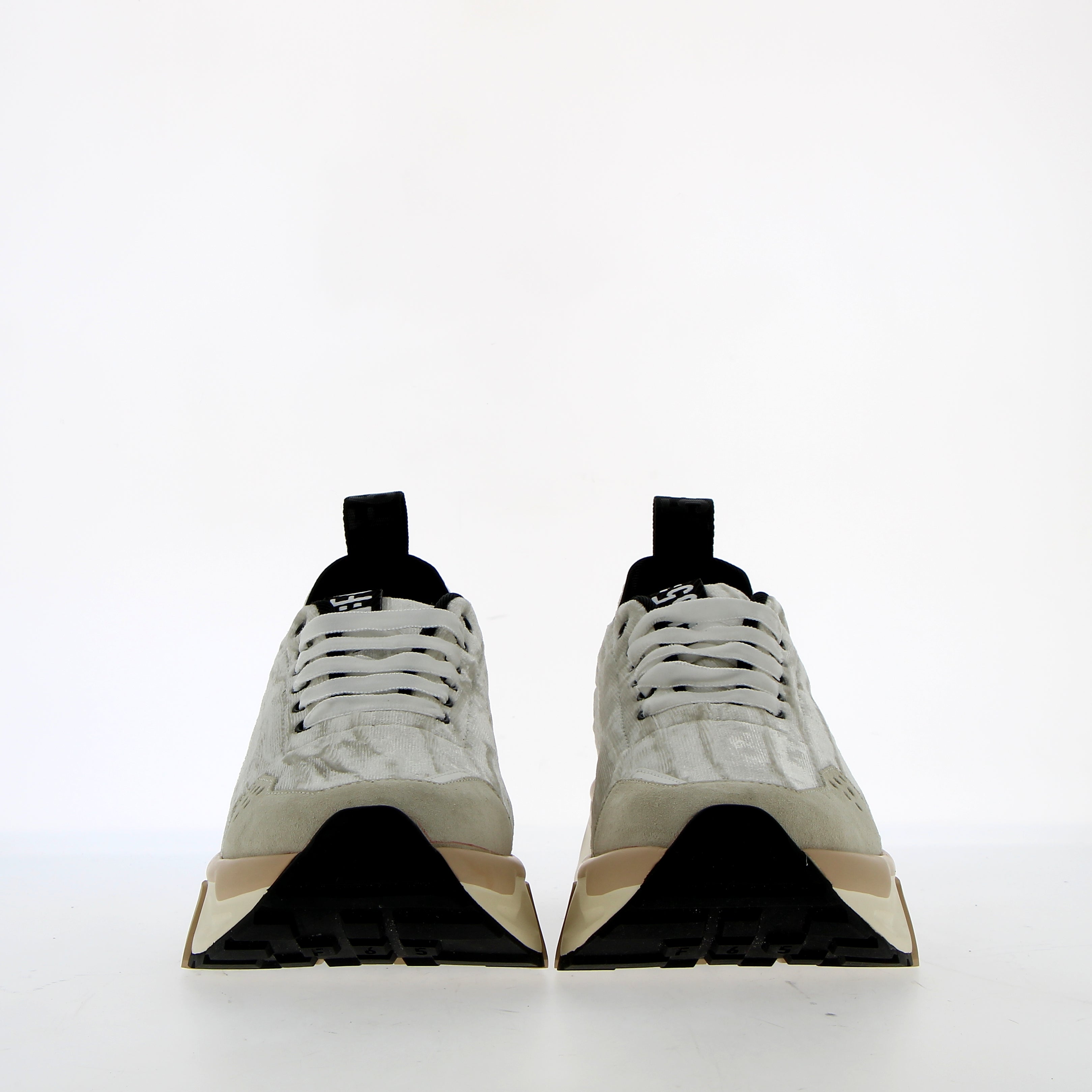 Sneaker in velluto bianco suola superflex leggera