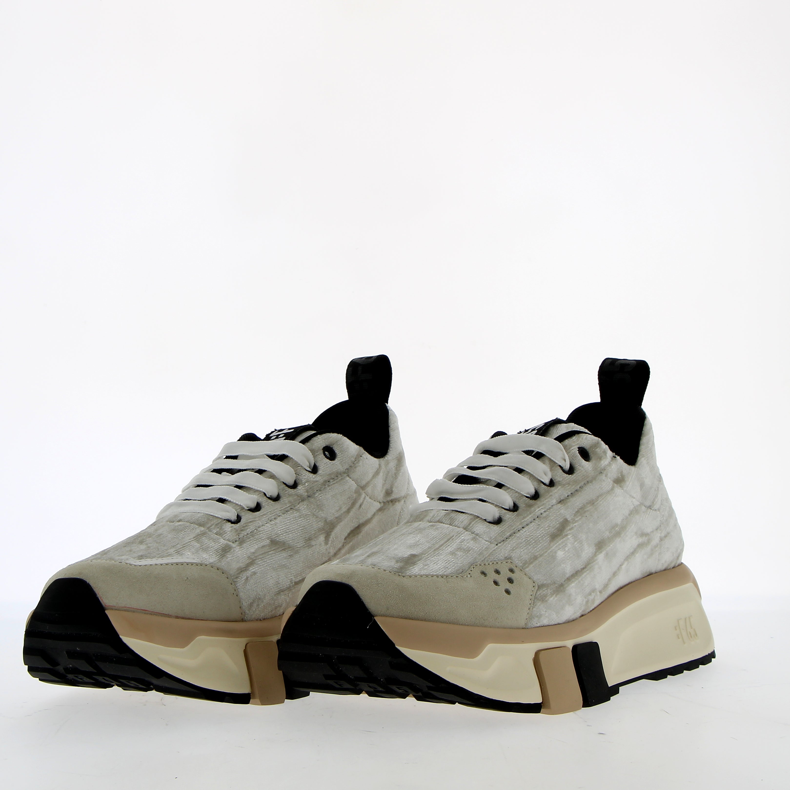 Sneaker in velluto bianco suola superflex leggera