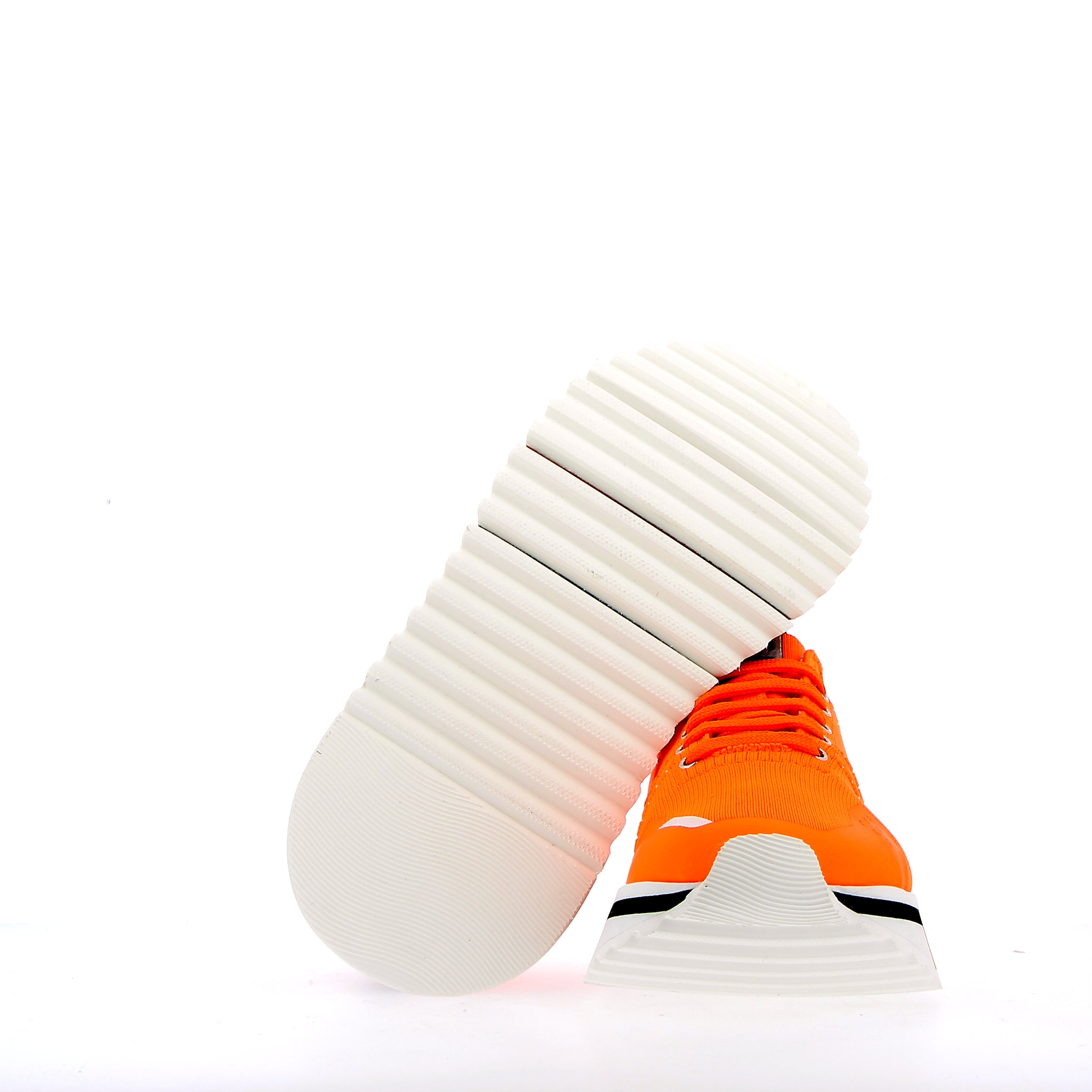 Sneaker texture elastica arancio suola superflex