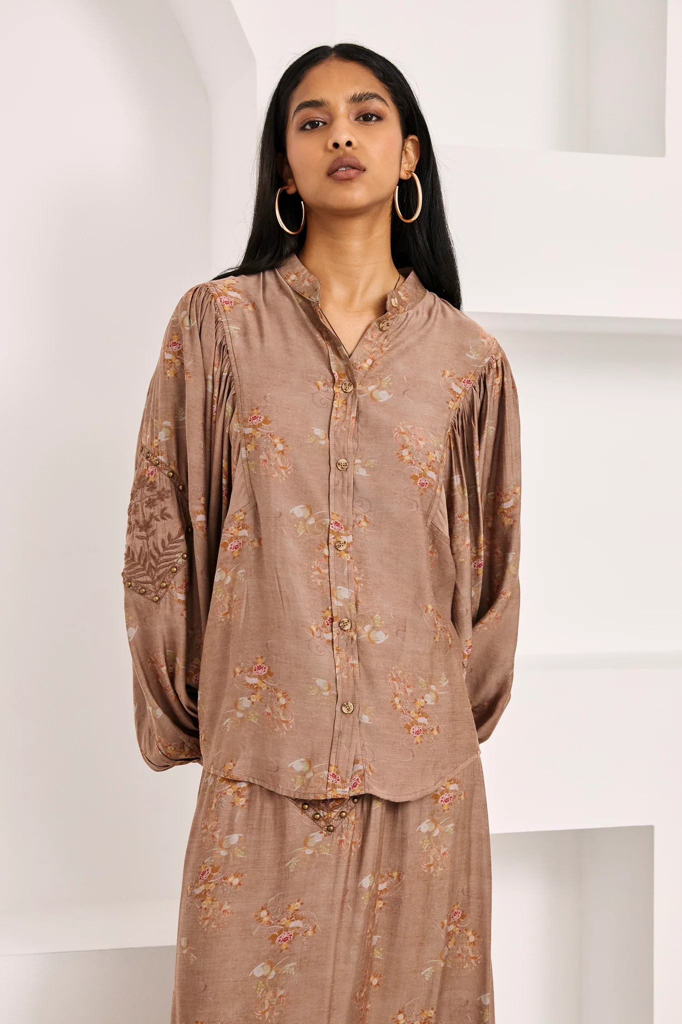 Blouse with mandarin collar and floral print
