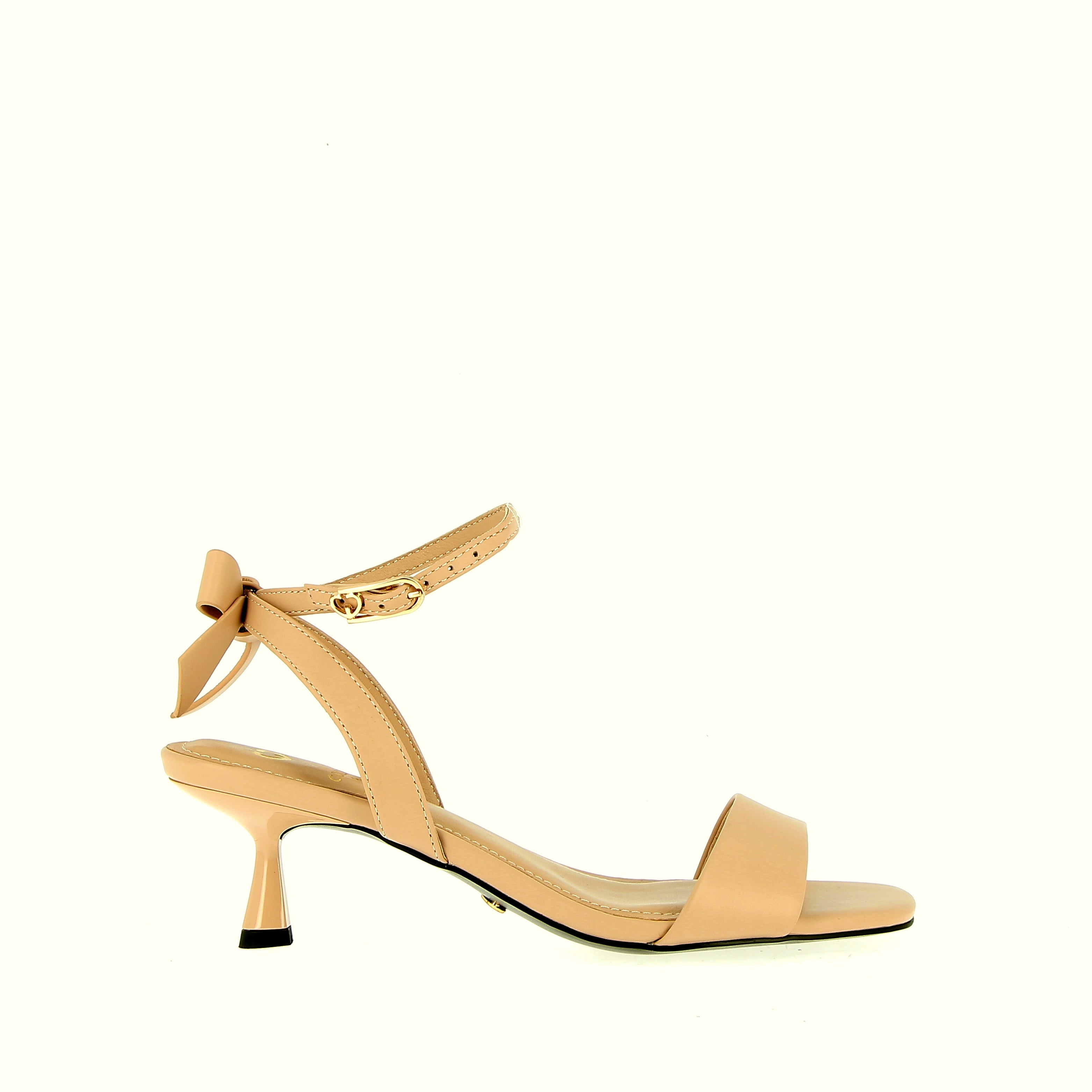 Sandalo in pelle cipria con cinturino