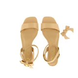 Sandalo in pelle cipria con cinturino