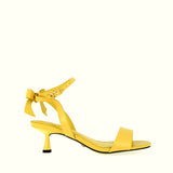 Sandalo in pelle senape con cinturino