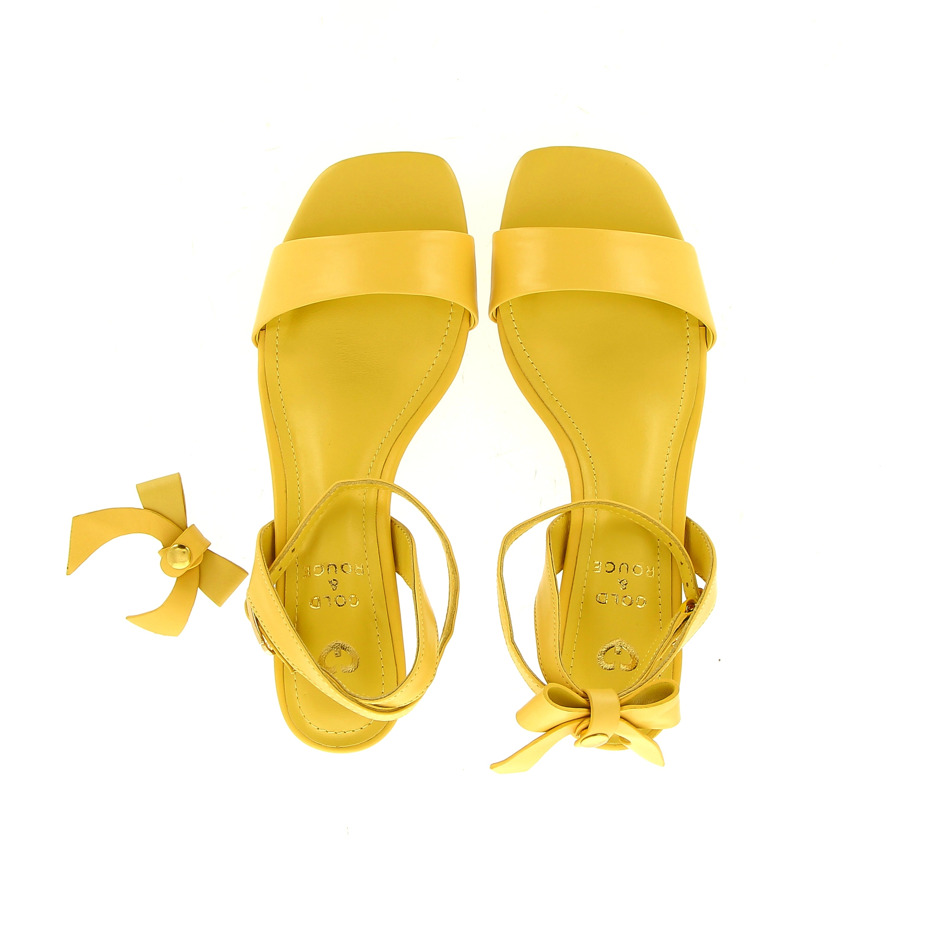 Sandalo in pelle senape con cinturino